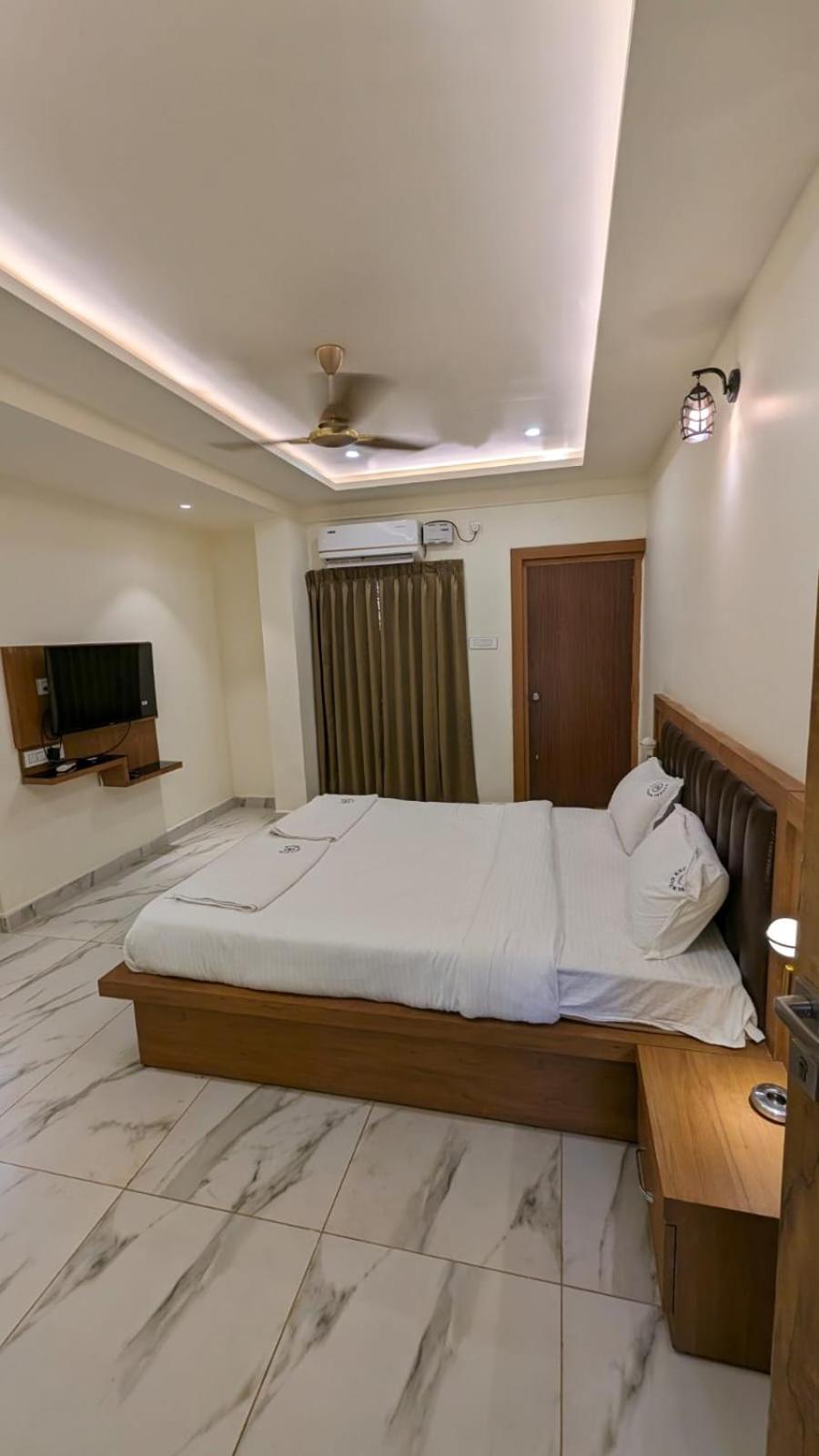 Mythri Residency Otel Hubli Dış mekan fotoğraf
